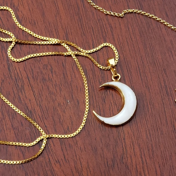 18K Crescent Moon Shell Necklace - Picture 2 of 6